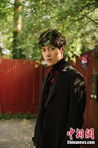 張超街頭寫真率性不羈 綠意盎然間尋找詩意心情(張超街頭寫真率性不羈)(2)