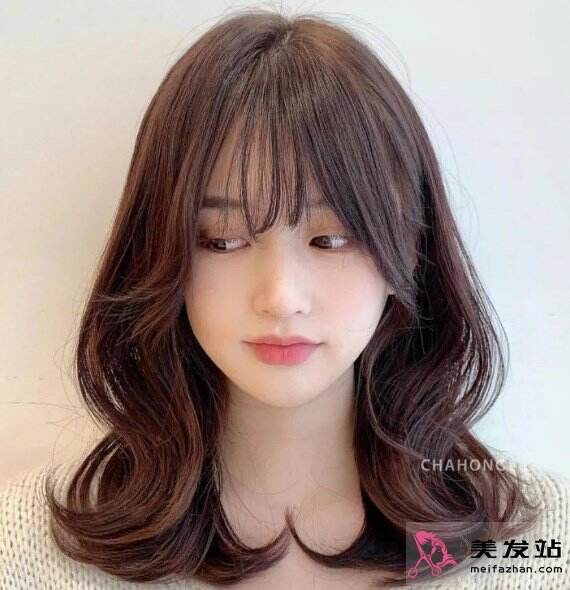 不挑臉型鎖骨發型 甜美減齡不失時尚感
