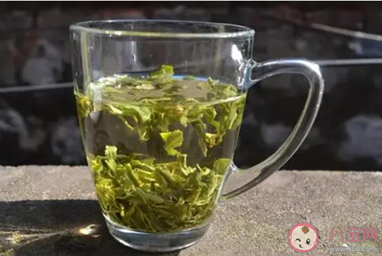 綠茶為啥不能用100度開(kāi)水泡 綠茶喝了有什么好處