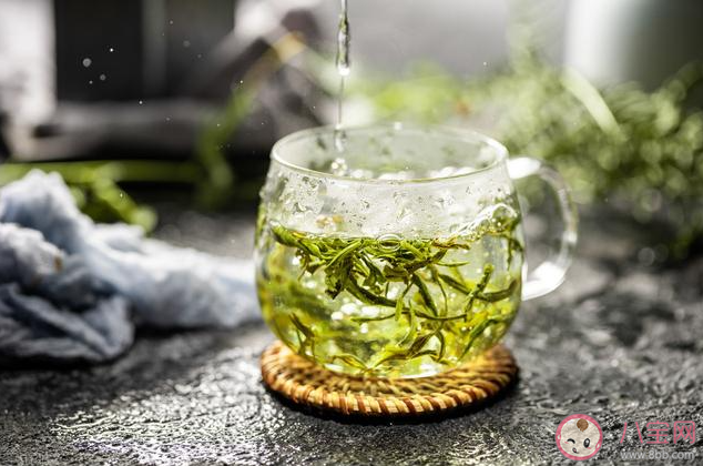 綠茶為啥不能用100度開(kāi)水泡 綠茶喝了有什么好處