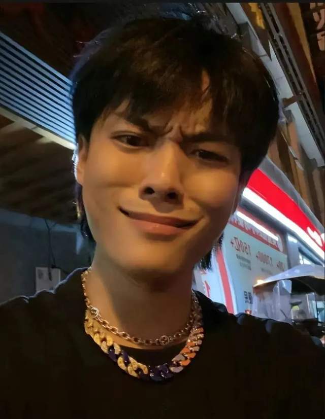 快手網紅排行榜前十名(身價上億的六位網紅)的圖片 12 快手網紅排行榜前十名(身價上億的六位網紅) 12