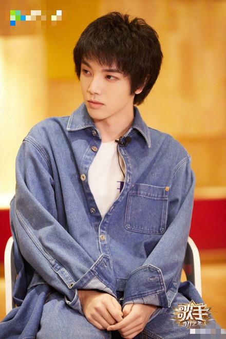 華晨宇扮古裝搞笑cos許仙 顯露出諧星體質（華晨宇扮古裝搞笑cos許仙）(6)