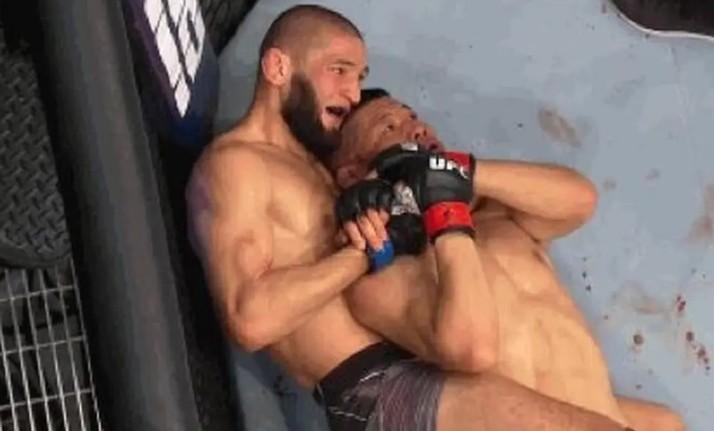 閆曉楠被裸絞絕對暈了（UFC300焦點戰張偉麗擊敗閆曉楠） 4