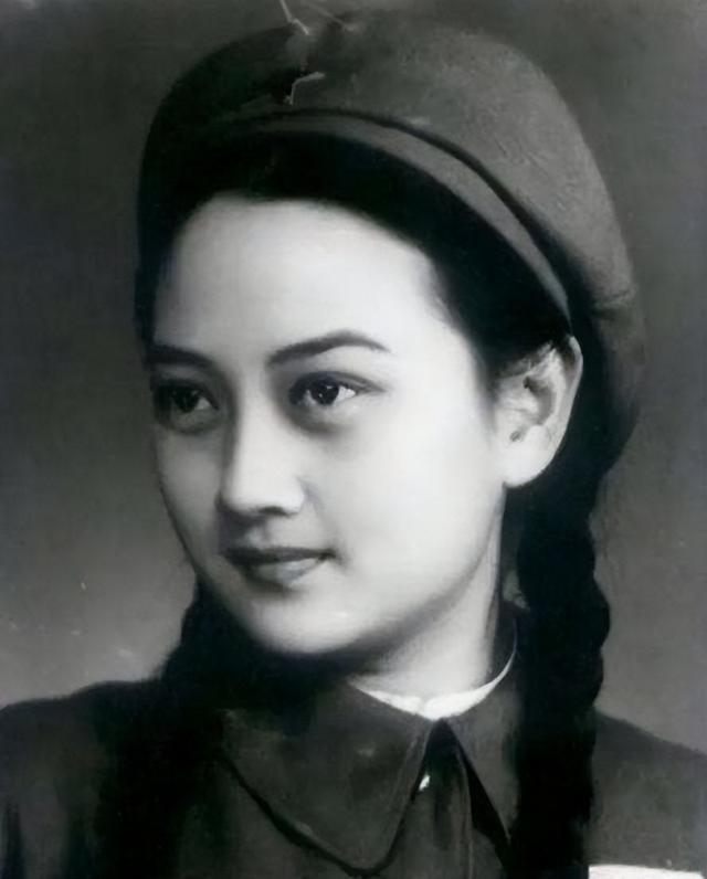 王曉棠 上世紀家喻戶曉的女將軍，60后們的女神，如今卻少有人知（上世紀家喻戶曉的女將軍）(2)