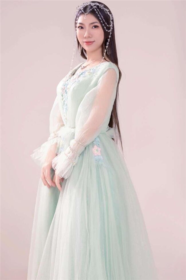 晏敏敏詞曲 十歲付佳寶兒二胡演唱歌曲《我是獅子座》全網發布