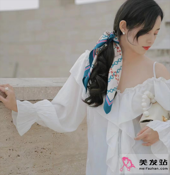 夏季清爽扎發造型 絲巾扎發美翻天