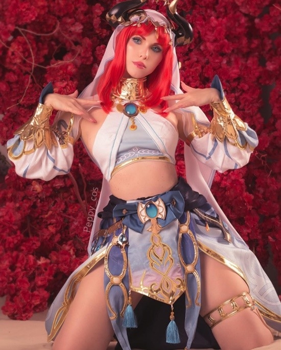 亞美尼亞小姐姐COS《龍珠》18號：成熟人妻身材火辣