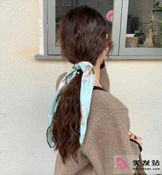 夏季清爽扎發造型 絲巾扎發美翻天
