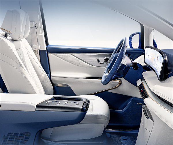 別克拼了 全新GL8陸尊PHEV發(fā)布：35.99萬起全系艾維亞版