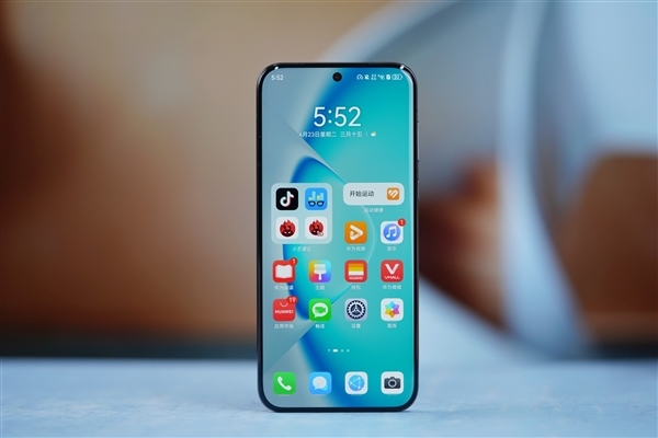 華為工程師回應(yīng)Pura 70 AI消除衣物爭議：根據(jù)肉色人體背景補(bǔ)全