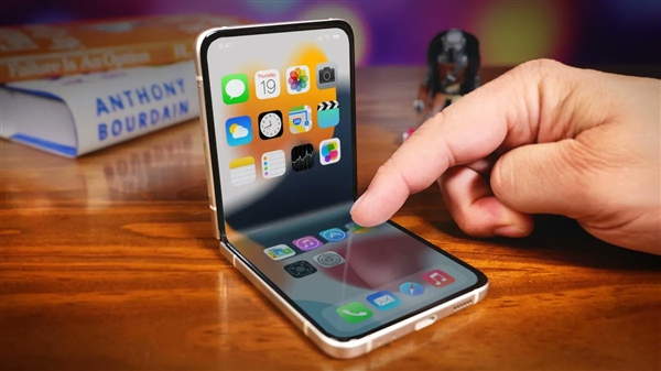 iPhone折疊屏將可雙向折疊引熱議 網(wǎng)友：成品遙遙無期