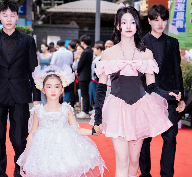 新音樂榜2024全明星盛典 少女歌手胡馨予奪獎并獻唱
