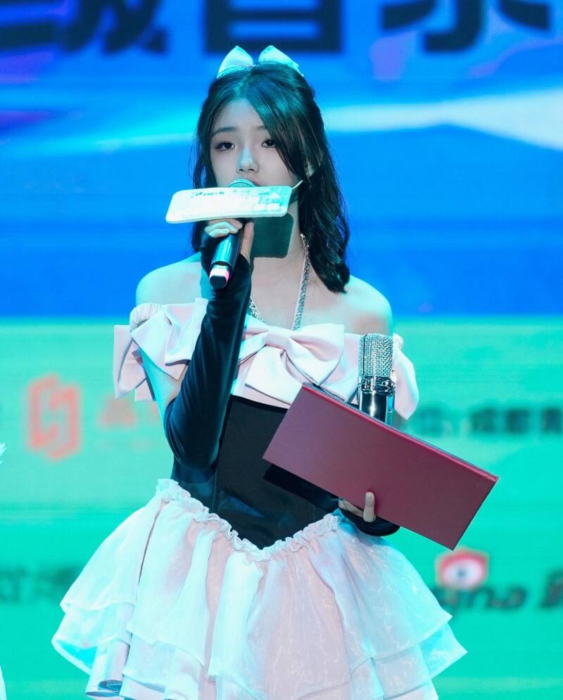 新音樂榜2024全明星盛典 少女歌手胡馨予奪獎并獻唱