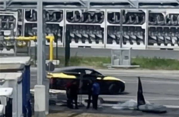 外觀內(nèi)飾有望大幅調(diào)整！新款Model Y實(shí)車現(xiàn)身柏林超級工廠 