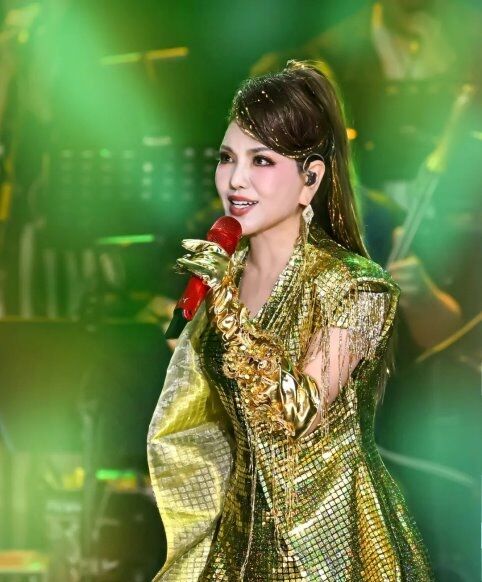 “花開四季”演唱會 烏蘭圖雅攜手烏拉蓋草原為觀眾準備的禮物太貼心了
