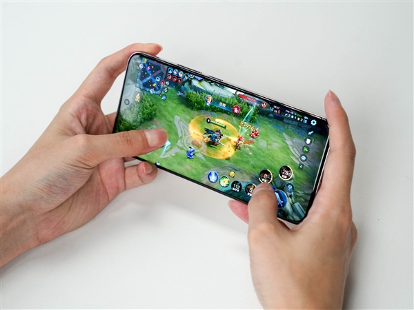 輕薄的等深四曲屏手機！一文看懂OPPO Reno12標準版和Pro版的區別