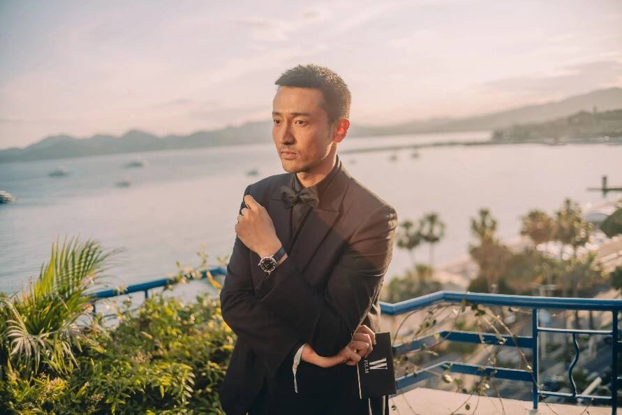 Chopard蕭邦-紅毯珠寶商 導(dǎo)演陳可辛，演員王傳君，導(dǎo)演、演員大鵬佩戴Chopard蕭邦珠寶腕表臻品 亮相第77屆戛納電影節(jié)《醬園弄》首映紅毯