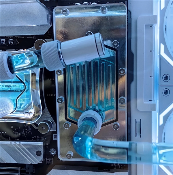 微星主板首秀CAMM2、Mini_CUDIMM兩大革命性內存！下代普及四大徒手DIY設計