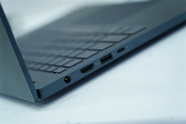 七彩虹EPOCH筆記本發布：首配AIPC助手、AI算力可達321TOPS