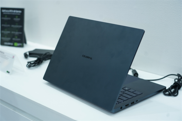 七彩虹EPOCH筆記本發布：首配AIPC助手、AI算力可達321TOPS