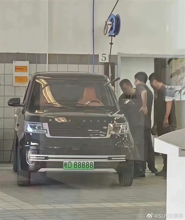 車頭字母“GAME OVER” 李鬼老頭樂開進路虎4S店：售后都整沉默了