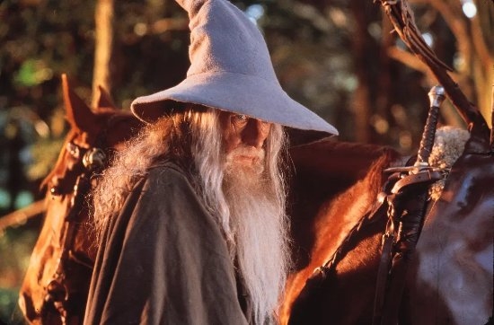 85歲甘道夫演員失足墜臺：當時正在拍攝打斗戲