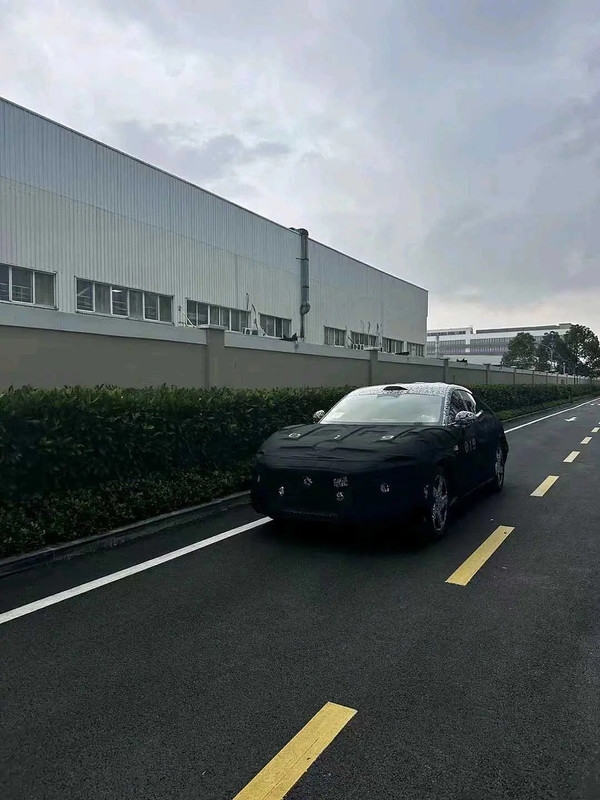雷軍大殺招！小米汽車SUV路測諜照曝光：網友直呼法拉利Purosangue既視感