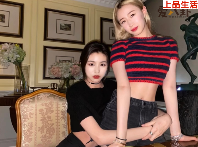 李嫣與汪峰女兒小蘋果合影