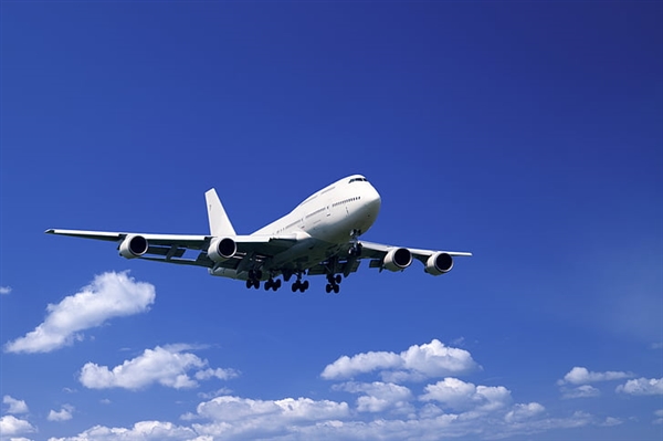 上海航空回應為等外籍人士致航班延誤 全機乘客等3.5小時：臺風天氣延誤