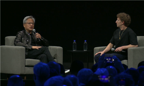 黃仁勛與扎克伯格首次公開對話:兩人互送皮夾克