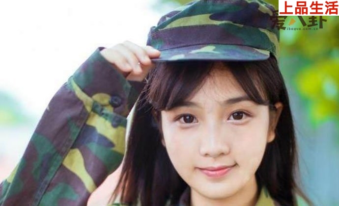 蔡卓音軍訓照