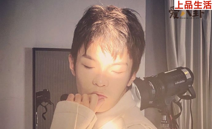 小白和吳亦凡是什么關系