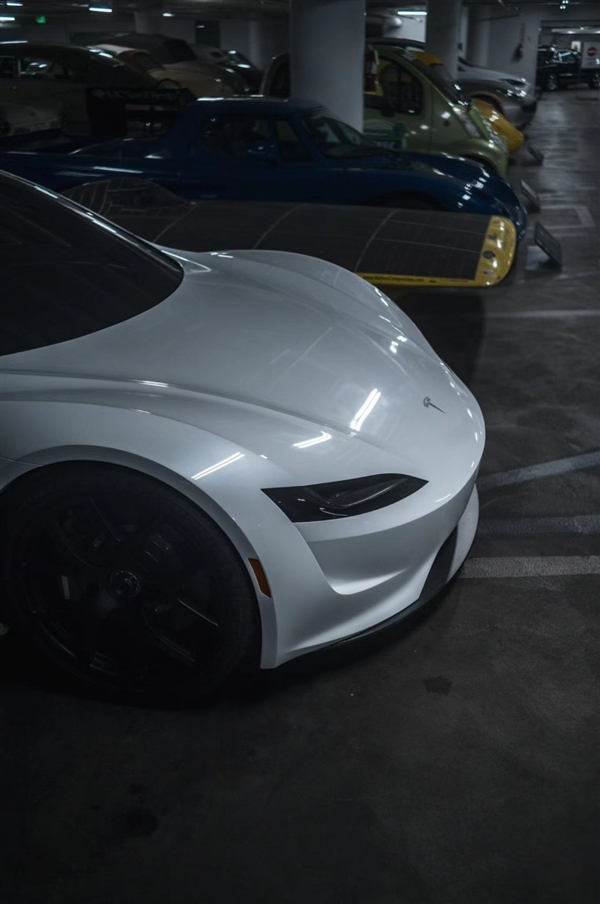 可以飛！特斯拉新一代Roadster實車曝光