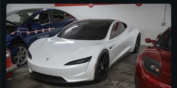 可以飛！特斯拉新一代Roadster實車曝光