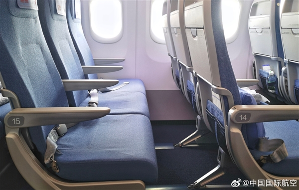 國航首架C919國產大飛機座艙細節：配有手機支架、60W USB-C接口