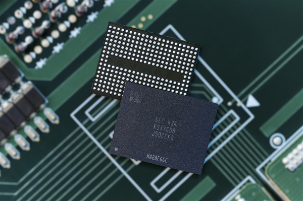 三星全球首發量產第九代QLC閃存：一顆1Tb、寫入提升100％