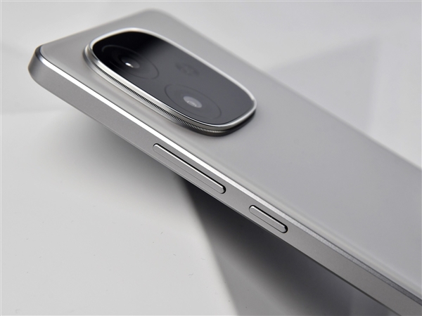 iQOO Z9 Turbo+上手：性能猛獸+續航怪獸