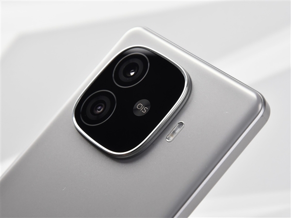 iQOO Z9 Turbo+上手：性能猛獸+續航怪獸