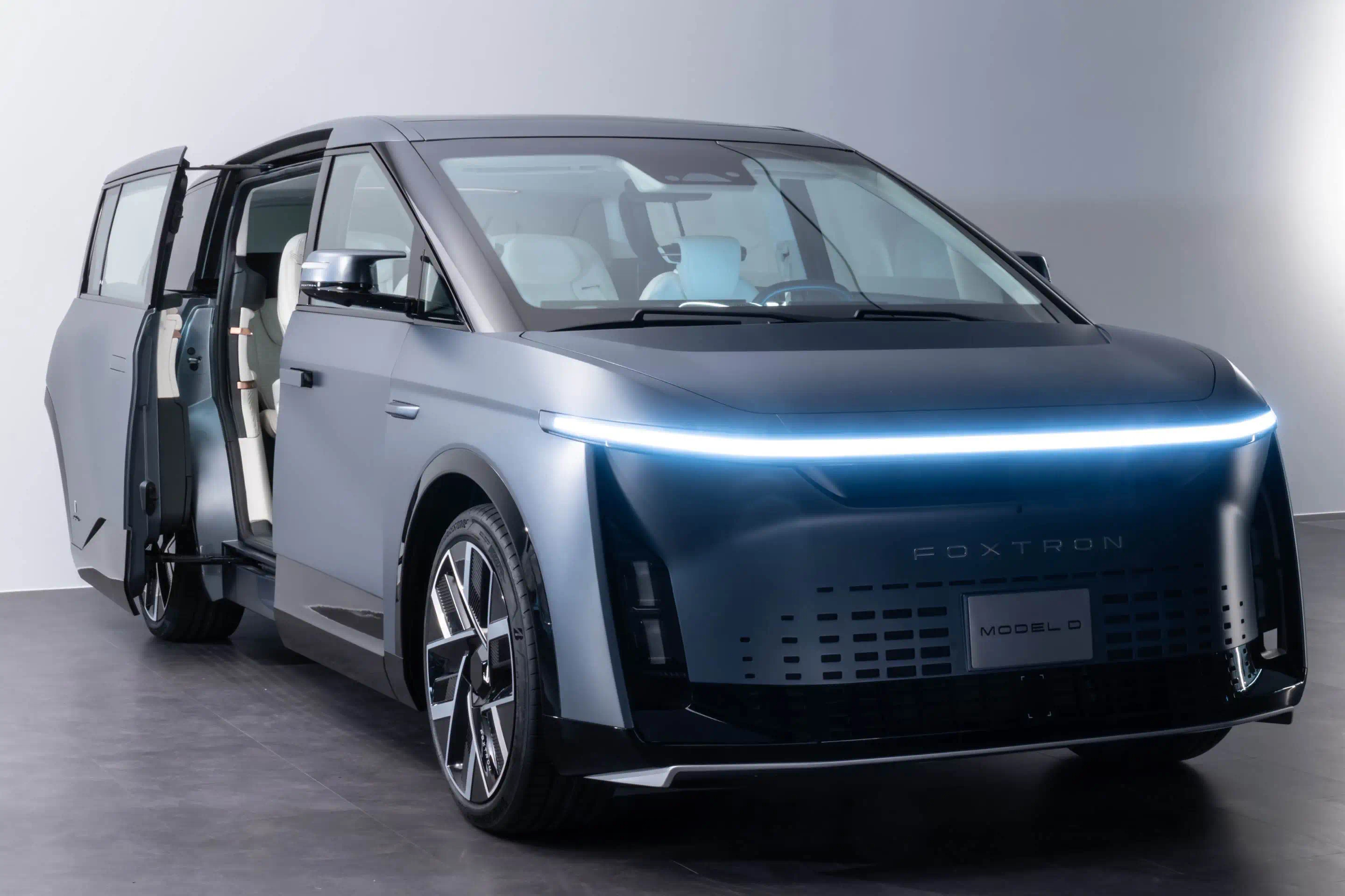 富士康造車再提速：純電MPV Model D亮相，定制化生產(chǎn)模式待驗(yàn)證