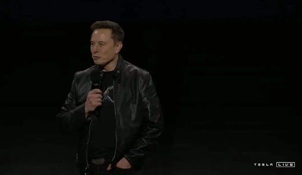 遲到50分鐘的馬斯克喂給我們三張大餅