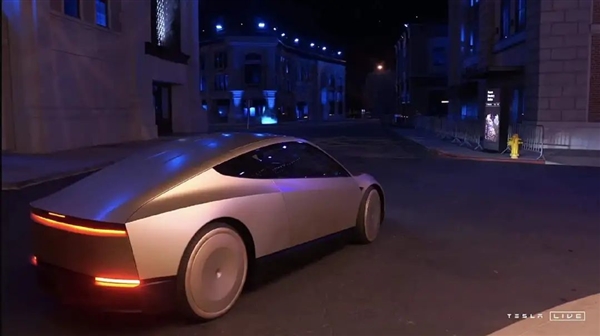 遲到50分鐘的馬斯克喂給我們三張大餅