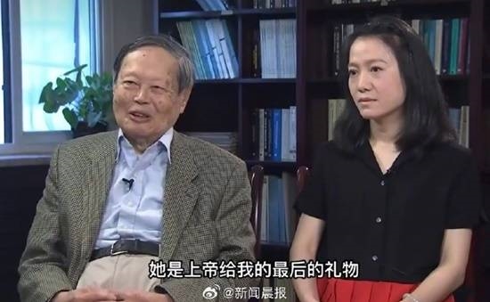 楊振寧攜48歲翁帆度過102歲生日 曾稱她是上帝給我后的禮物：網友圍觀送祝福