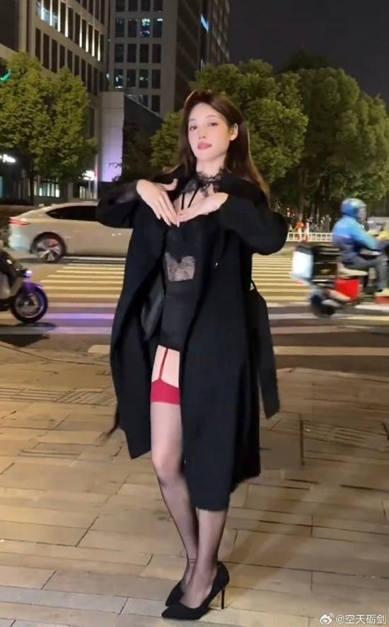 前體操冠軍被指擦邊 取悅網友有錯嗎