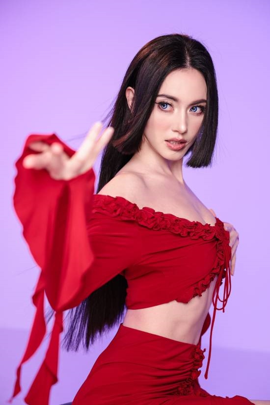 泰國(guó)女神COS《海賊王》女帝：實(shí)在是太美了