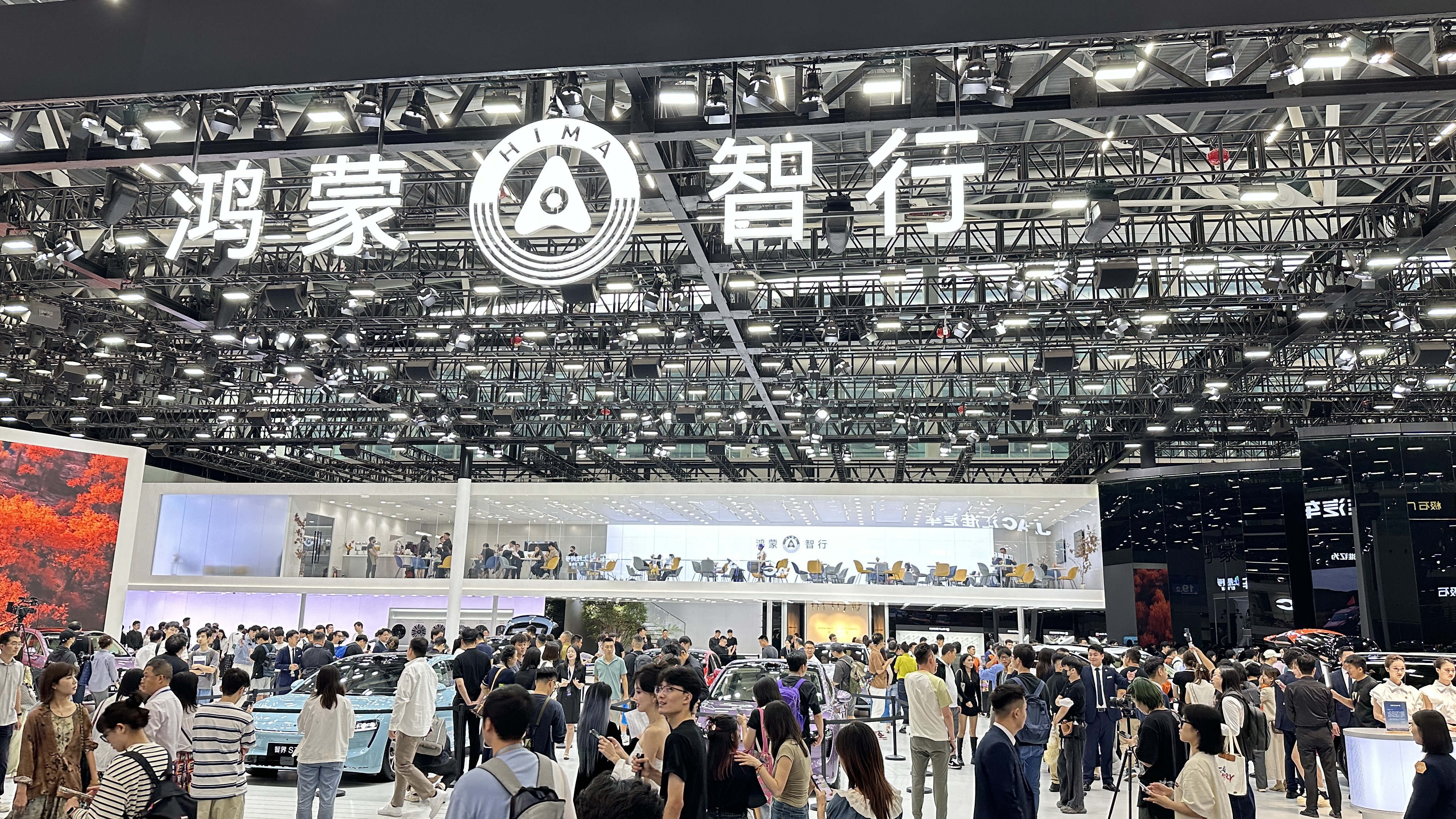 智駕系統(tǒng)已“上車(chē)”11個(gè)品牌18款車(chē)型，華為朋友圈還有誰(shuí)加入？