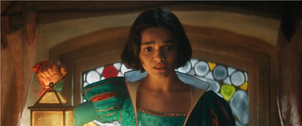 迪士尼真人版《白雪公主》全新預告片發布：蓋爾·加朵扮演大反派邪惡皇后