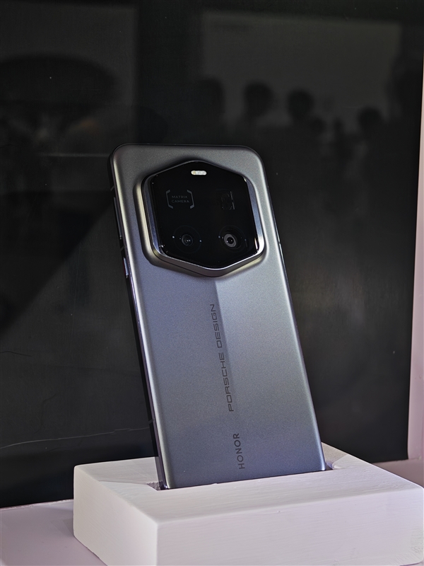 華為Mate 70 RS對手!榮耀Magic7 RSR 保時捷設計本月發:真機圖來了