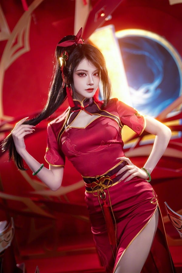 《英雄聯盟》官方分享美女Coser圖：旗袍御姐很吸睛