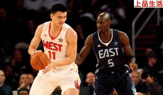 姚明在NBA賽場對位狼王加內特
