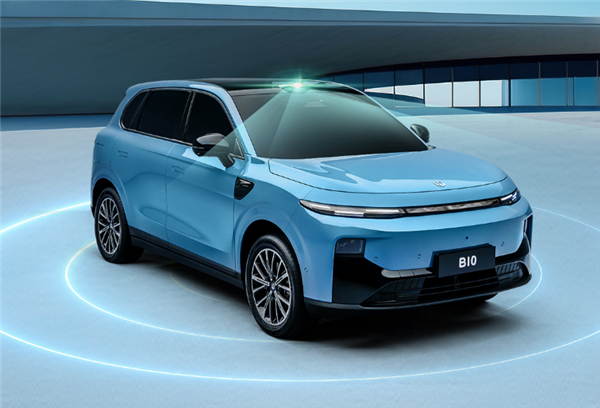 定位10-15萬元 零跑B10內飾官圖發(fā)布：副駕駛六個拓展口